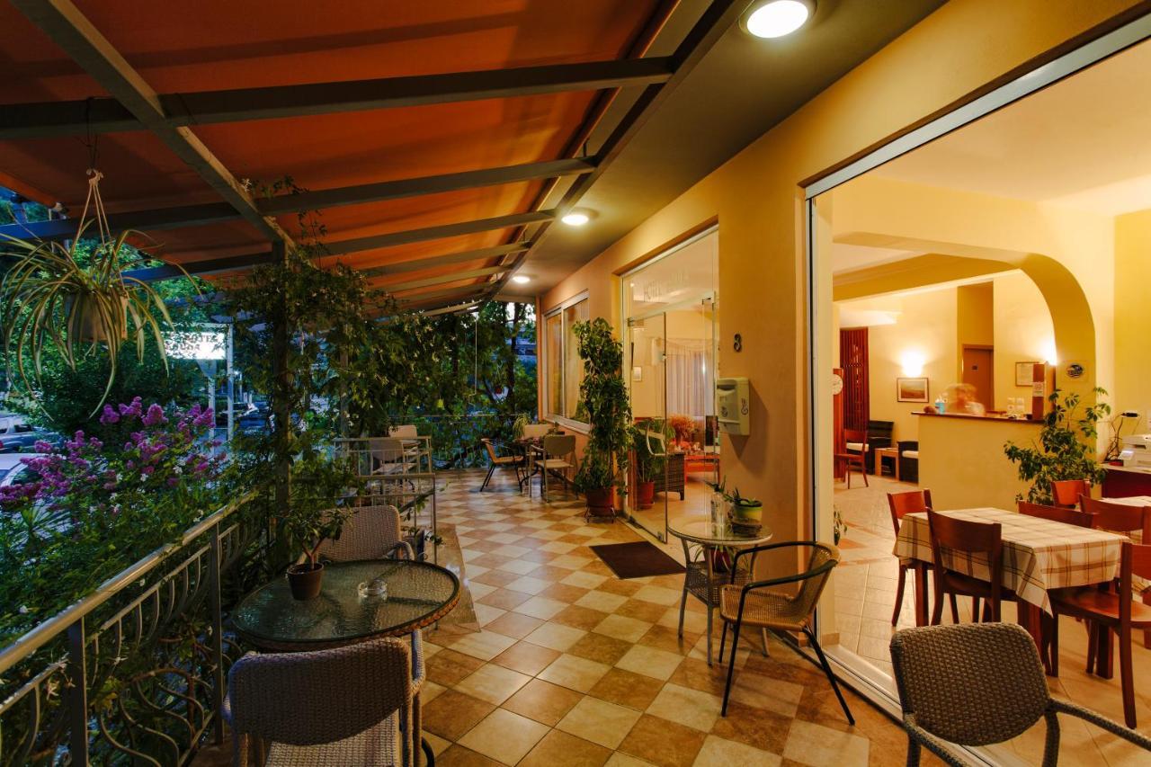 Hotel Loula Rooms And Apartments Kamena Vourla Exterior foto
