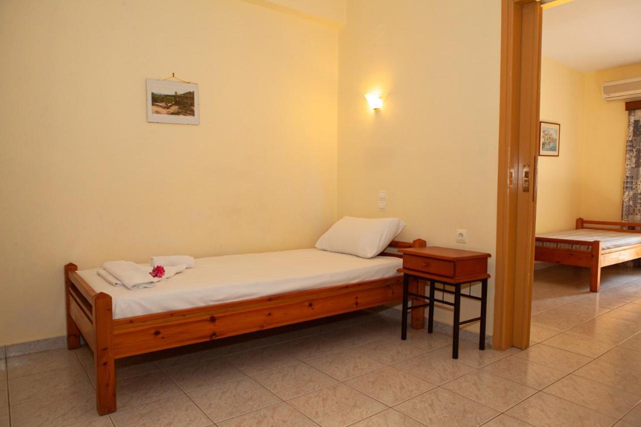 Hotel Loula Rooms And Apartments Kamena Vourla Exterior foto