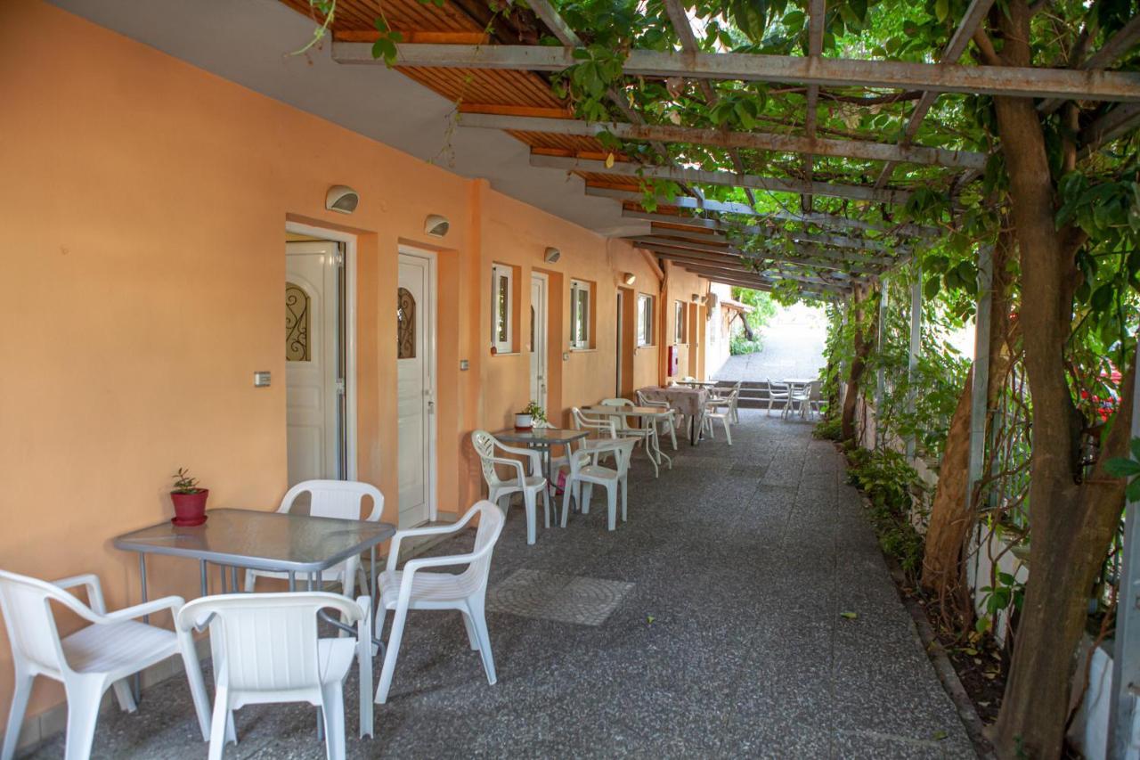 Hotel Loula Rooms And Apartments Kamena Vourla Exterior foto
