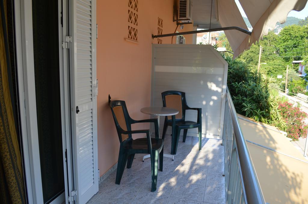 Hotel Loula Rooms And Apartments Kamena Vourla Exterior foto